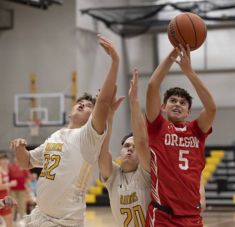 Oregon’s Nole Campos and AFC’s Nolan Rueff (left) and Mitchell McPheron fight for a ball Wednesday, Nov. 29, 2023 in Ashton.