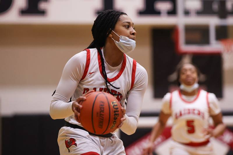 Bolingbrook’s Persais Williams looks for a play against Homewood-Flossmoor in the Class 4A Bolingbrook Sectional championship. Thursday, Feb. 24, 2022, in Bolingbrook.