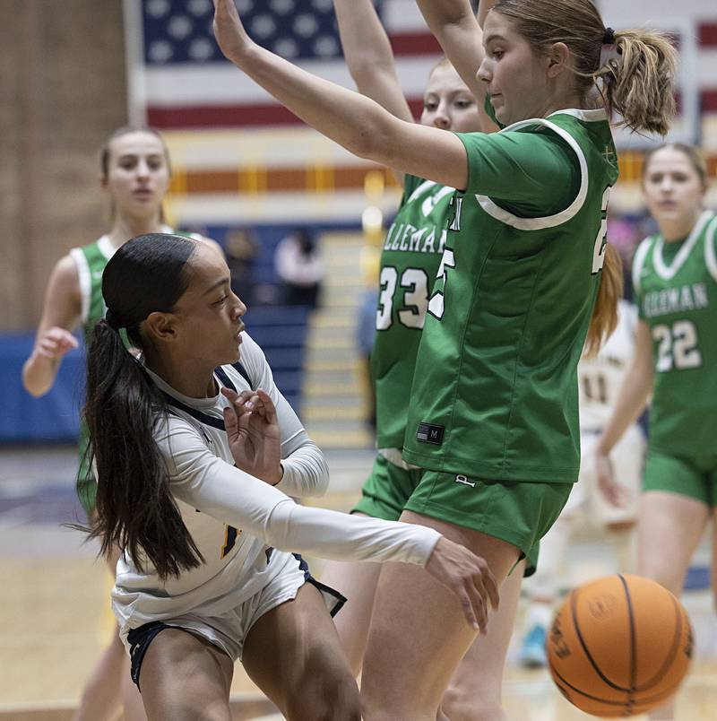 Sterling’s Nia Harris dishes off a pass against Alleman’s Megan Hulke Thursday, Jan. 29, 2026.