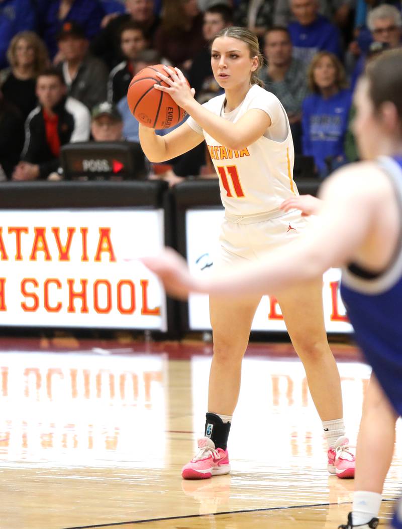 Batavia’s Kaidyn King looks to pass the ball during the Class 4A Batavia Sectional final against Geneva on Thursday, Feb. 22, 2024.
