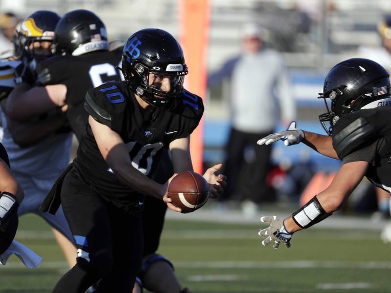 Highland Park's David Finfer (10) Friday August 26, 2022 in Highland Park.