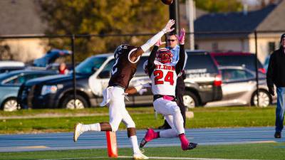 Joliet Catholic's Washington makes a connection with Navy