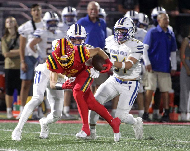 Batavia’s Luke Alwin (center) carries the ball during a home game against Wheaton North on Friday, Sept. 22, 2023.