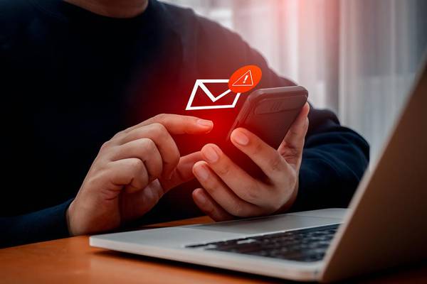 Illinois Department of Revenue warns of new tax refund text message scam