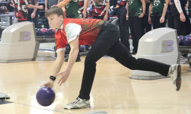 L-P's Grady Sandor bowls on Friday, Jan. 16, 2026 at the Illinois Valley Super Bowl in Peru.