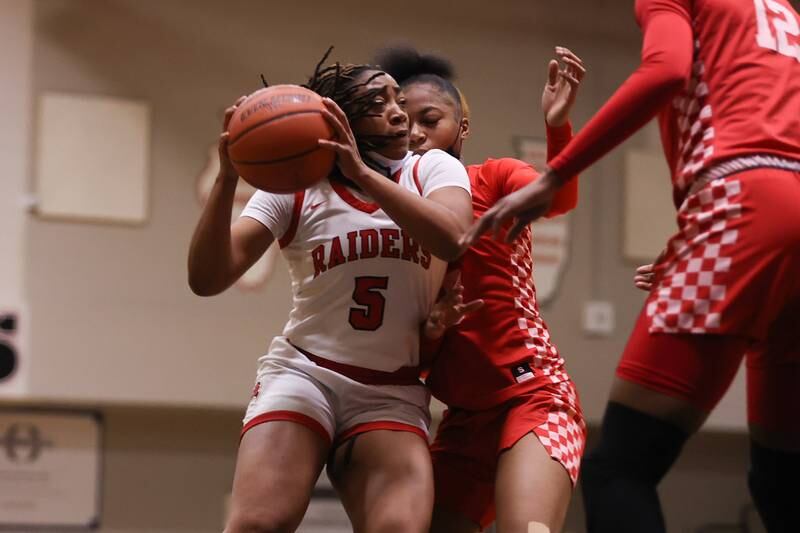 Bolingbrook’s Kennedi Perkins looks to make a play against Homewood-Flossmoor in the Class 4A Bolingbrook Sectional championship. Thursday, Feb. 24, 2022, in Bolingbrook.