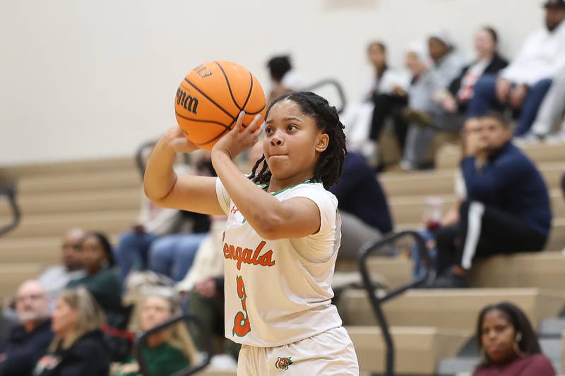 Plainfield East’s Gianna Thompson takes a corner shot against Oswego on Tuesday, Jan. 13, 2026 in Plainfield.