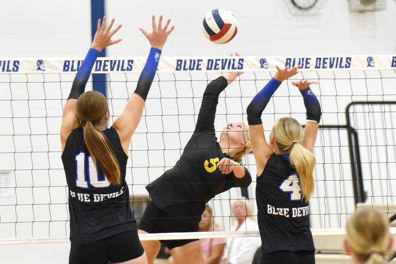 Coal City's Averie Hodgen, center, looks to place a hit between Peotone's Alexa Matichak, left, and Allie Werner during a game at Peotone Thursday, Sept. 18, 2025.