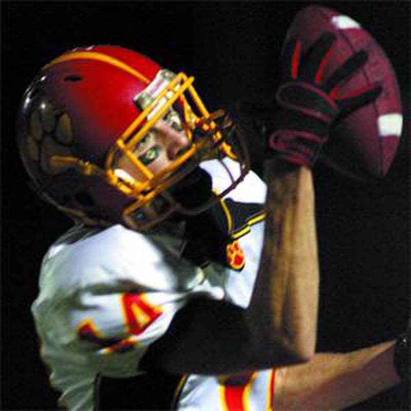 Batavia reliever Erich Zeddies makes a one-handed catch for a first down during the Bulldogs’ 70-63 opening-round loss to Huntley in the IHSA Class 6A playoffs Friday night in Huntley. (Don Lansu photo)