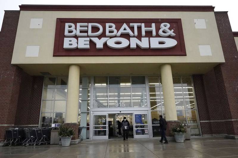 Shoppers enter and exit a Bed Bath & Beyond in Schaumburg in 2021, before the store closed in late 2022. The Bed Bath & Beyond chain has warned of its ability to pay debts and keep alfoat.