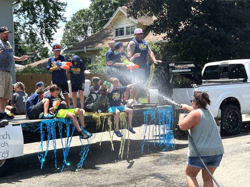 Water wars a welcome feature of Polo’s Town & Country Days parade