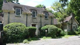 Glen Ellyn, Forest Preserve District of DuPage County sign agreement to preserve McKee House