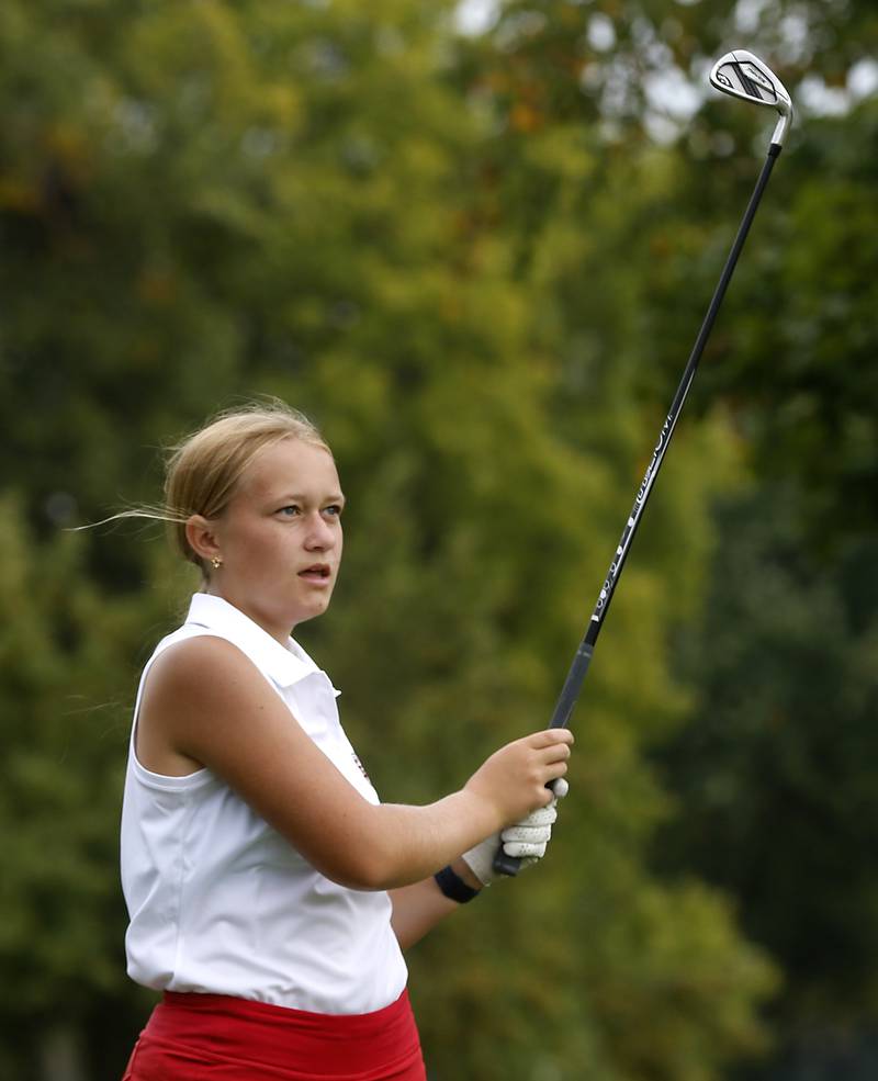Huntley’s Aubrey Dingbaum watch her tee shot on the fourth hole during the Fox Valley Conference Girls Golf Tournament Wednesday, Sept. 20, 2023, at Crystal Woods Golf Club in Woodstock.