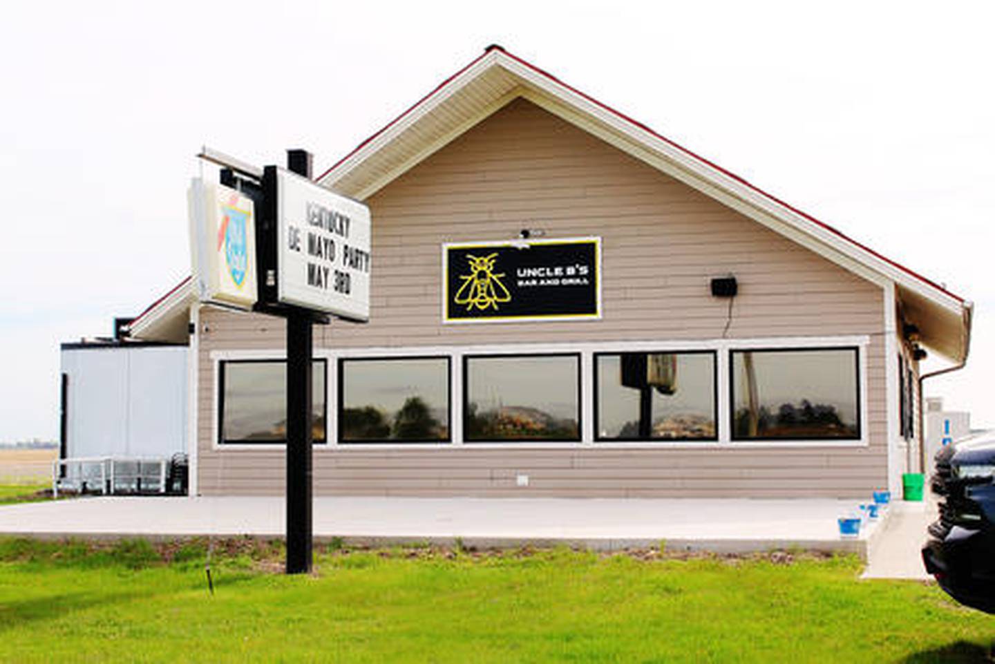 Uncle B's Bar & Grill in Amboy