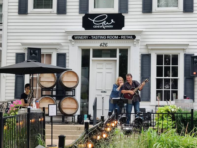 The duo M&E plays outside Geneva Winery.