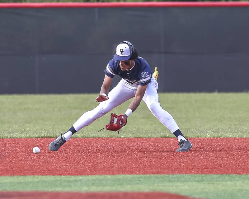 Oswego East's Jacsen Tucker (17) fields a grounder at short during baseball game between Oswego East at Yorkville. Monday, May 12, 2025 in Yorkville.