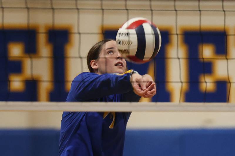 Joliet Central’s Sadie Johnson sets the ball against Plainfield South on Thursday, Sept. 7, 2023vin Joliet.