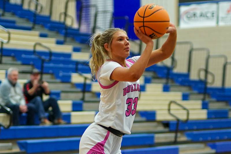 Batavia’s Natalie Warner (33) shoots a 3-pointer during a Class 4A Geneva Regional final basketball game against York at Geneva High School on Thursday, Feb. 20, 2025.