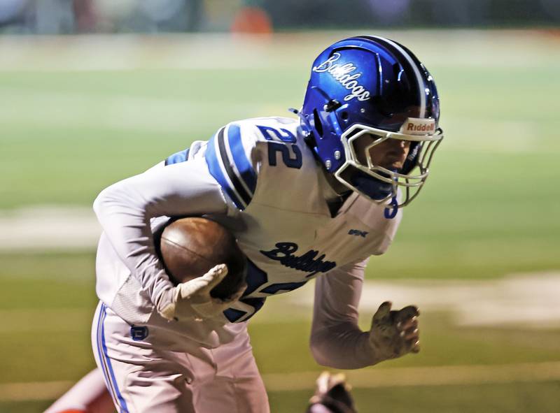 Riverside Brookfield's Jayden Karas (22) runs during the varsity football game between Riverside Brookfield and Glenbard East on Friday, Oct. 24, 2025 in Lombard, IL.