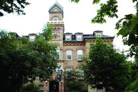 Elmhurst University welcomes more than 1,400 new students