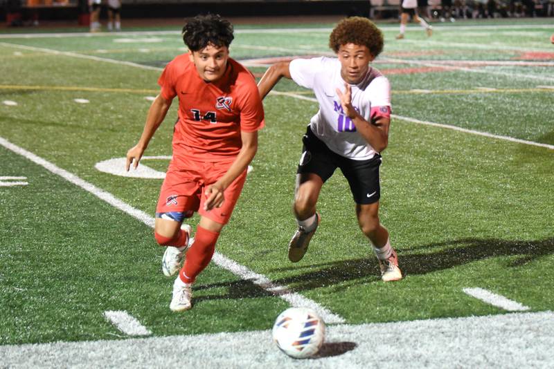 Bradley-Bourbonnais' Humberto Alejandro, left, and Manteno's Justin Foster race to a loose ball during a game at Bradley-Bourbonnais Tuesday, Sept. 16, 2025.