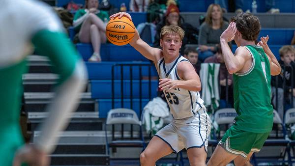 Photos: Fieldcrest boys basketball defeats Dwight 75-55