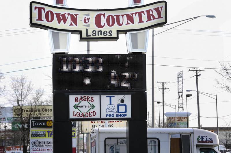 Joliet residents lukewarm about mild holiday weather Shaw Local