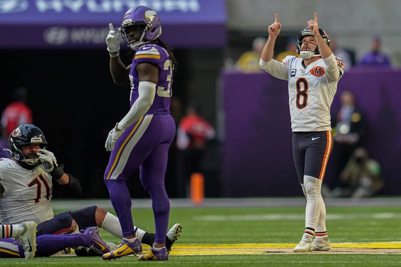 Chicago Bears place kicker Cairo Santos (8) celebrates after kicking a field goal during the second half of an NFL football game against the Minnesota Vikings, Sunday, Nov. 16, 2025, in Minneapolis. (AP Photo/Abbie Parr)