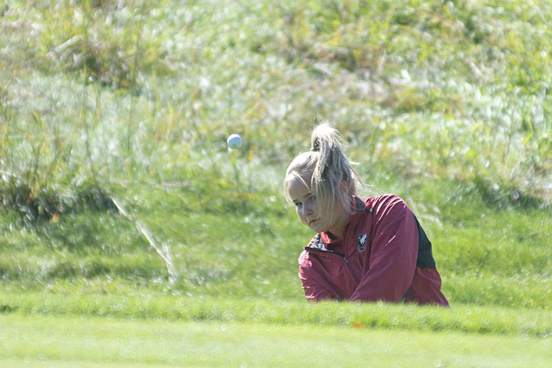 Amboy’s Andrea Buhrow chips onto the #10 green at Deer Valley during class A girls regional golf Thursday, Sept. 29, 2022.