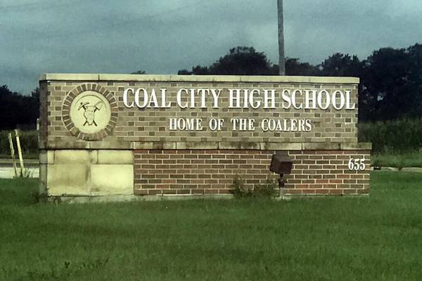 Grundy Area Vocational Center using Illinois Extension’s “Welcome to the Real World” curriculum