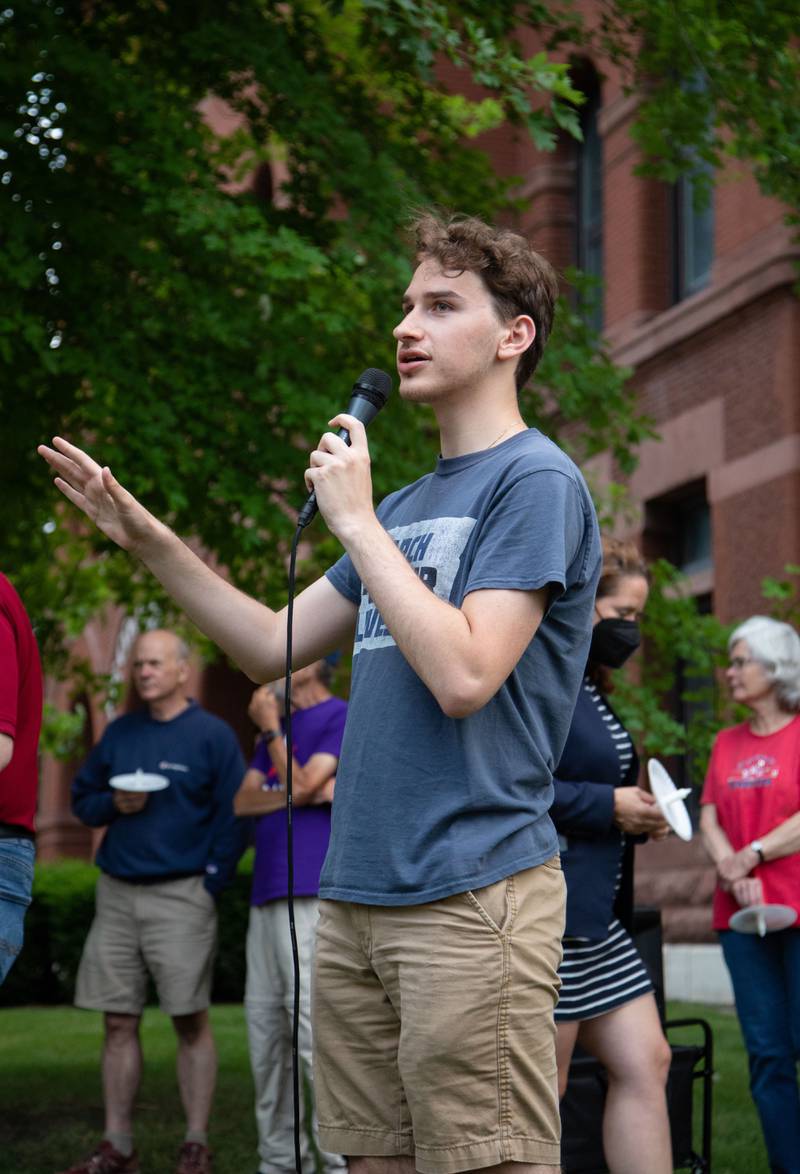 Arad Boxenbaum, the organizer of the candlelight vigil, speaks at the Kane County Courthouse on Wednesday, July 6, 2022. The vigil was organized to honor the mass shooting at a Fourth of July Parade in Highland Park.