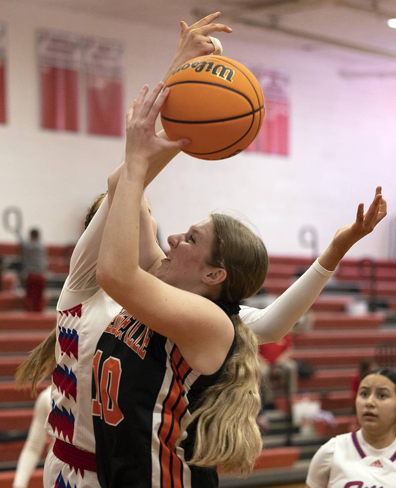 Milledgeville’s Leslie Mayne has her shot blocked by Morrison’s Camryn Veltrop Wednesday, Jan. 22, 2025.