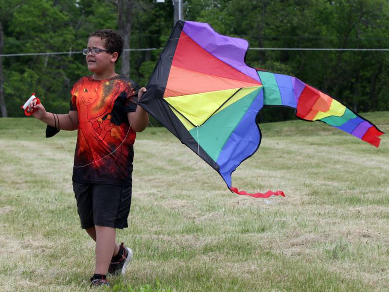 Photos Kites in Flight fills the sky at Heritage Harbor in Ottawa