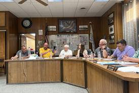 Marseilles debates shifting public comment period during contentious meeting