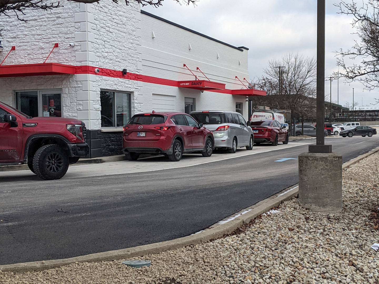 Southern fast-casual restaurant Zaxbys has brought its signature chicken fingers, wings and sauces to Plainfield.
On Jan. 19, Zaxbys opened its first restaurant in Illinois in the former Slim Chickens restaurant at Illinois Route 59 and 135th Street.