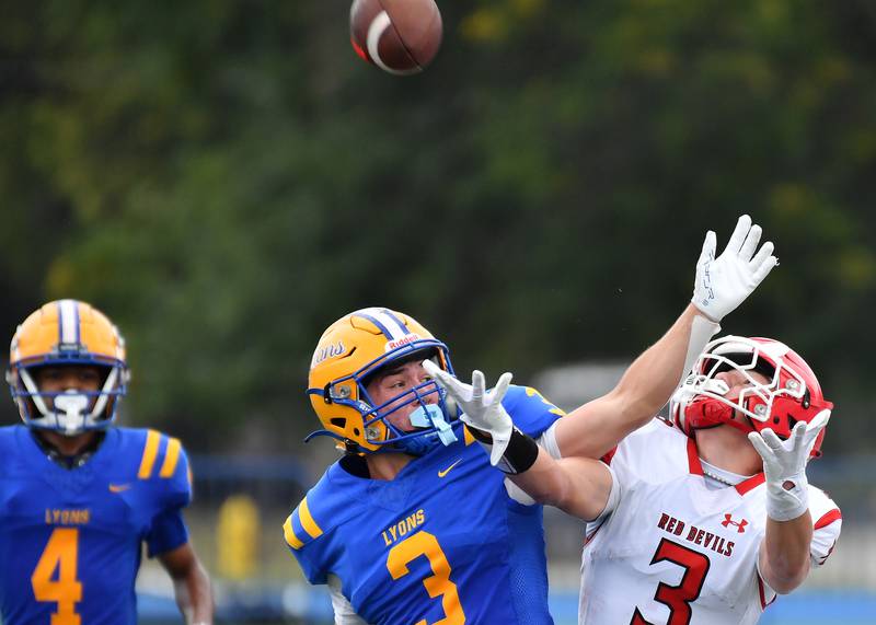 Lyons Township’s Brady Koren and Hinsdale Central’s Jack Lesniewicz (right) collide as the ball arrives during a game on September 20, 2025 at Lyons Township High School in LaGrange.