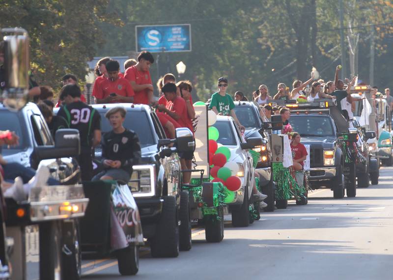 A wide view of the L-P homecoming parade on Thursday, Oct. 2, 2025 downtown Peru.