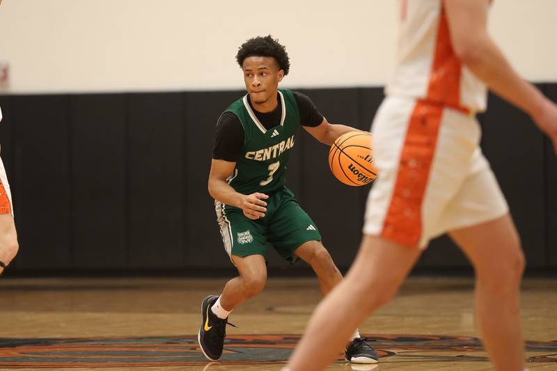 Plainfield Central’s Zion Finch looks for a play against Lincoln-Way West on Saturday, Jan 3, 2026 in New Lenox.