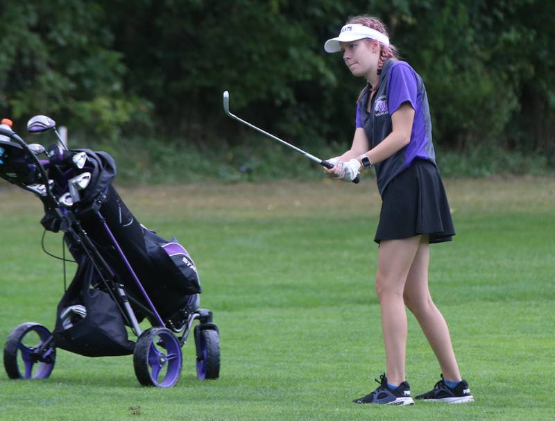 Wilimgton's Channing Sexton hits onto the green during the Illinois Central Golf Meet on Monday, Sept. 18, 2023 at Wolf Creek Golf Course in Pontiac.