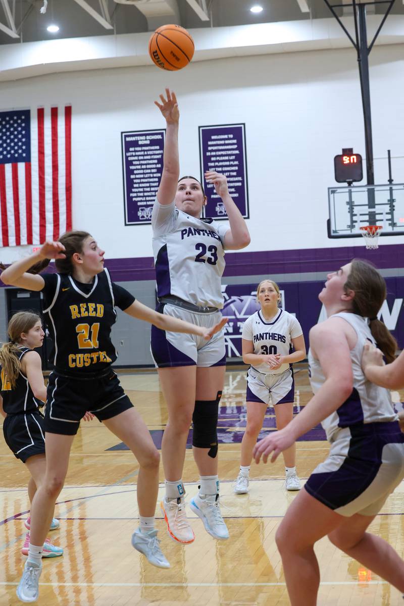 Manteno's Maddie Gesky shoots under pressure from Reed-Custer's Alyssa Wollenzien, left, during Reed-Custer's 45-42 victory over Manteno on Monday, Feb. 2, 2026.