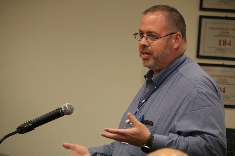 Transit Manager Mike Neuenkirchen provides comments at an Oct. 10, 2022 meeting of the DeKalb City Council.