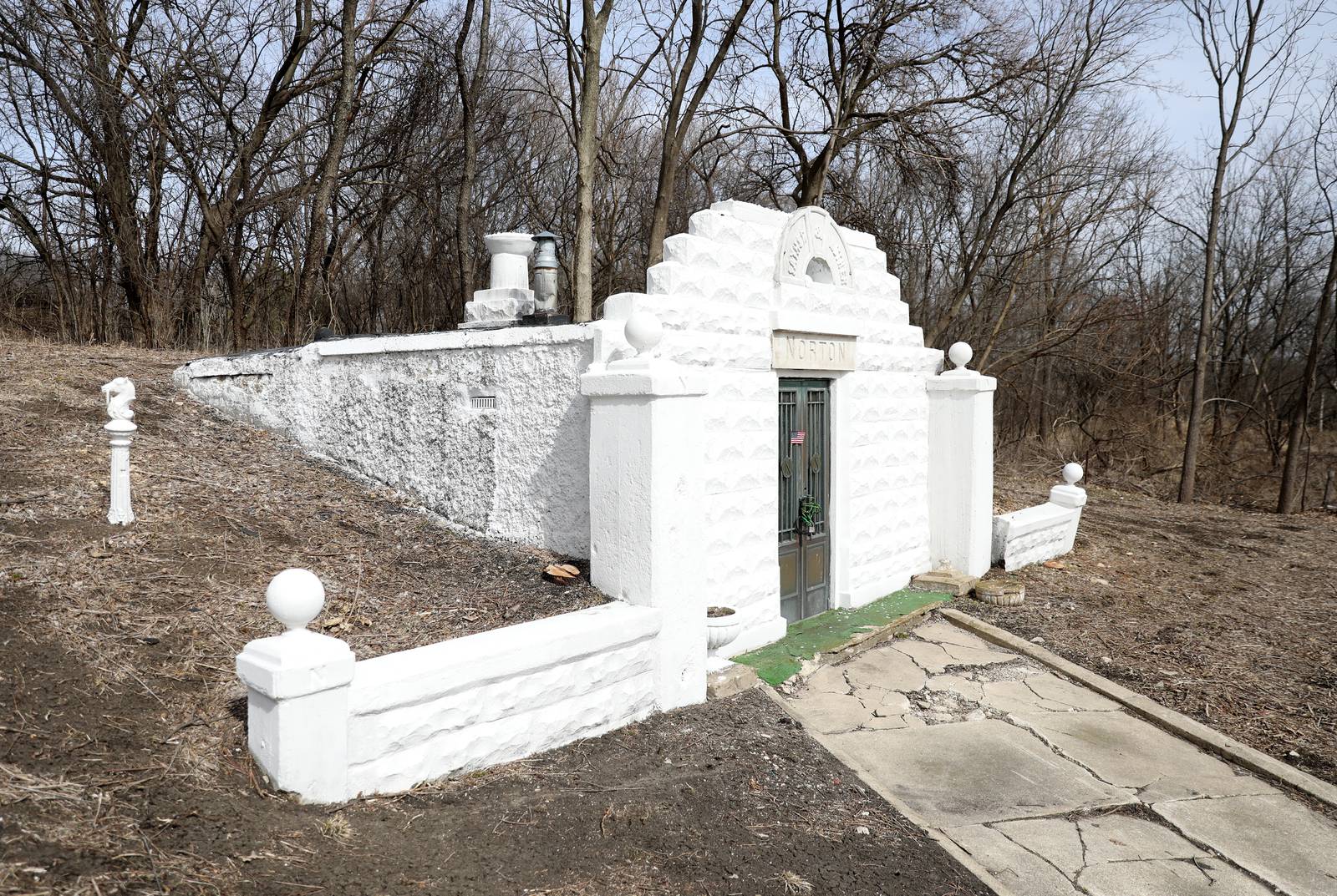 Historic Campton Hills mausoleum gets facelift thanks to dedicated