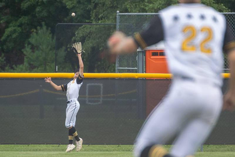 JD Barnes (4) of Iowa catches fly ball in centerfield on Thursday, July 17, 2025 at Washington Park in Peru.