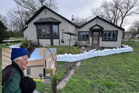 As Fox floods threaten home of elderly veteran on hospice, Johnsburg steps up to help