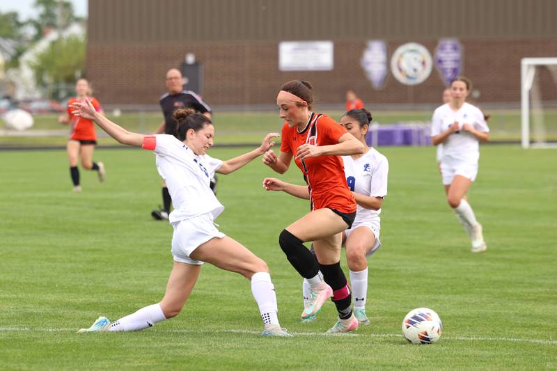 Peotone's Callie Weiss, left, shuts down a run by Beecher's Grace Durante during Peotone's 2-1 victory over Beecher in the Class 1A Manteno Regional championship on Friday, May 22, 2026.