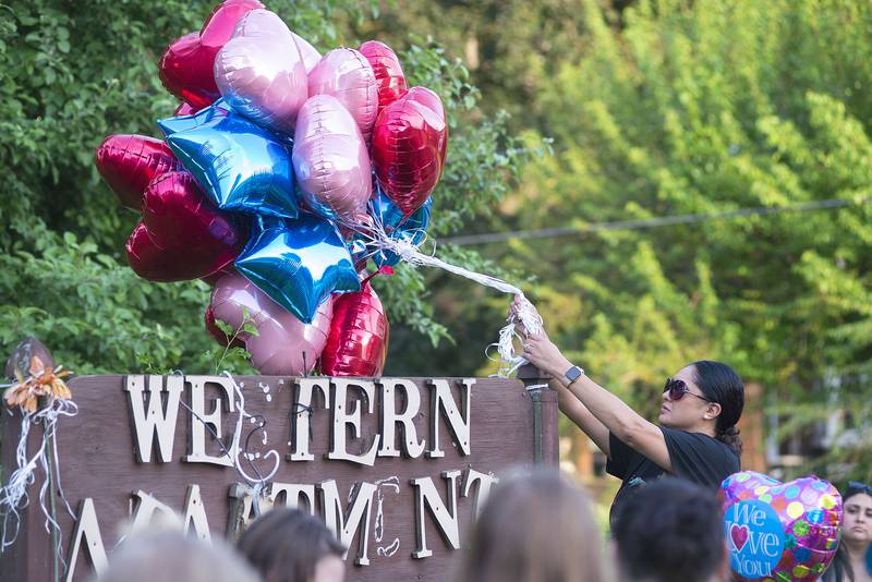 Cynthia Serrano-Lehman prepare balloons for a release in memory of the fire victims.