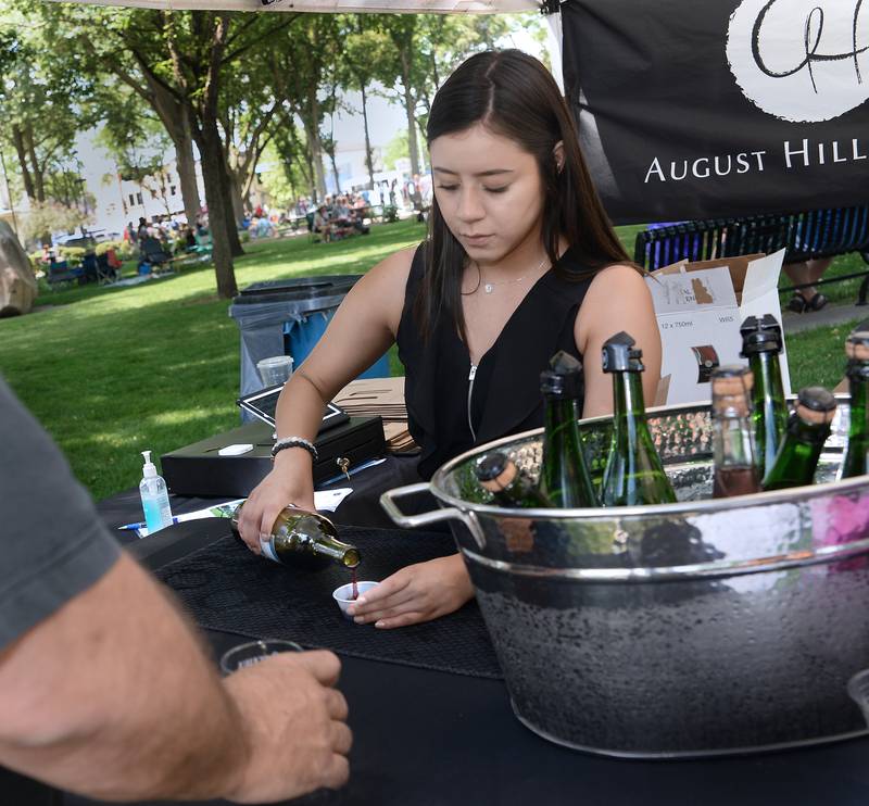 5 things to do in the Illinois Valley Eat, drink and be merry with