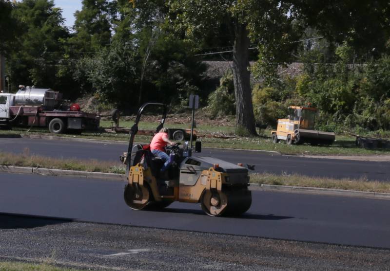Photos Crews pave Allen Park in Ottawa Shaw Local