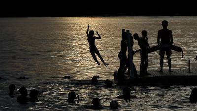 Crystal Lake Main Beach remains closed Tuesday for 6th straight day; splash pad closed 