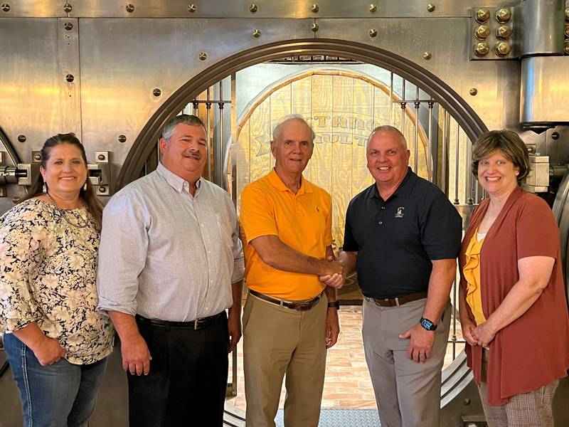 Midland States Bank team members congratulate Everett Solon on his retirement after 40 years. (Left to right) Tricia Kilburn-Zehr, commercial relationship manager; Bob Young, senior commercial relationship manager; Solon, market president retiring after 40 years of service; Dan Stevenson, SVP commercial and community banking; Carri Alexander, commercial services sales officer.